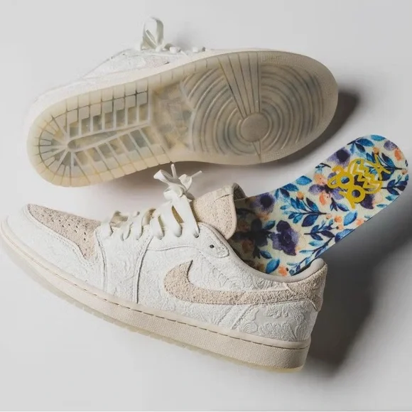 Chris Paul x Air Jordan 1 Low OG "Give Them Flowers" - Picture 1 of 10